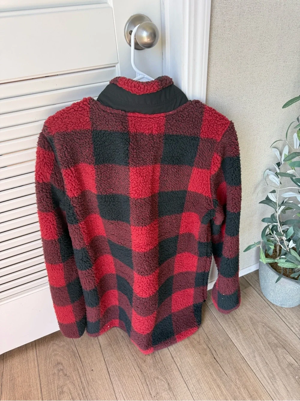 BKE Men’s Red and Black Buffalo Plaid Sherpa Zip Pullover